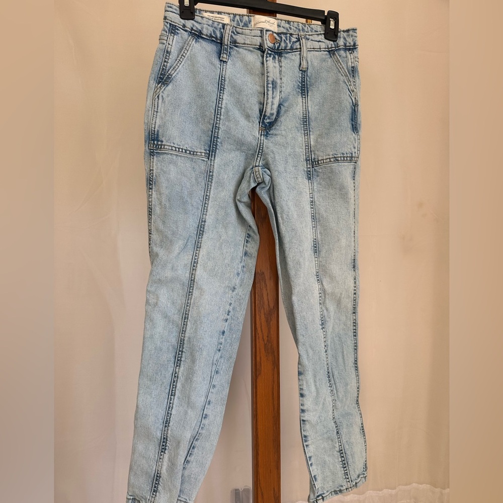 Universal Thread Women’s Faded Blue Denim High Rise Slim Straight Jeans Size 6